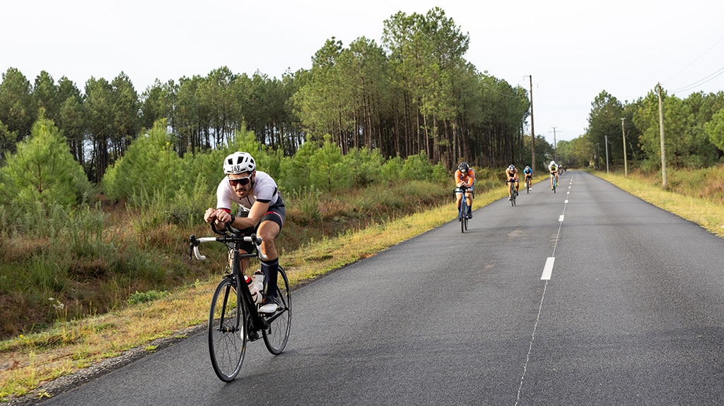 Diverse course alternating between the coast, valleys, pine forests and flats