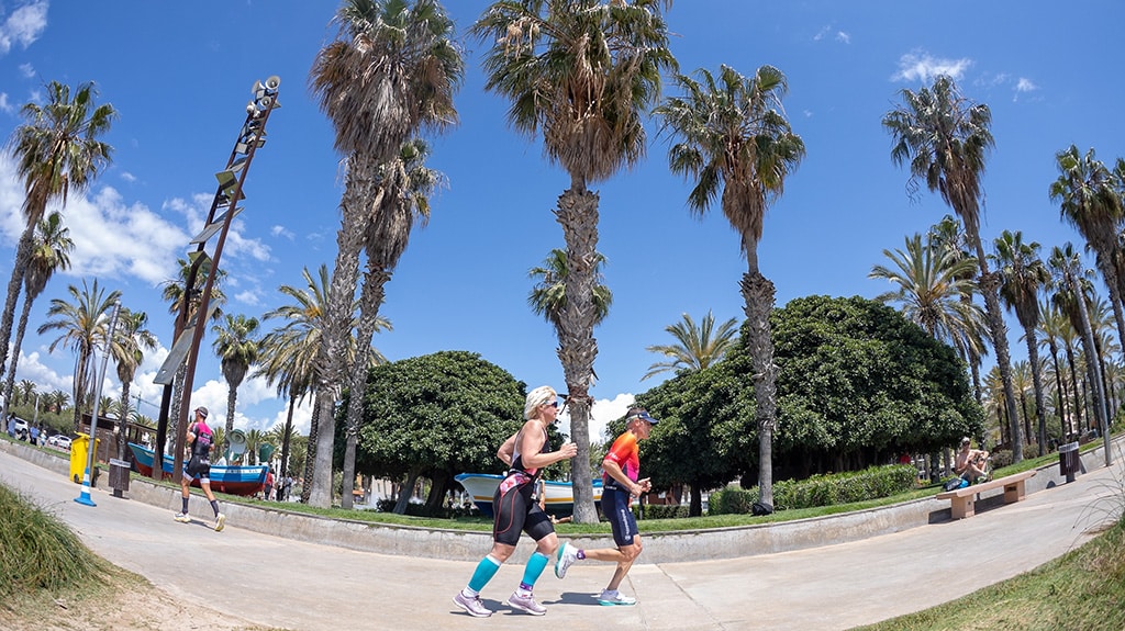 Run the beachfront boulevards of the Costa Daurada in the shade of the palm trees and lined with spectators cheering you to the finish line.