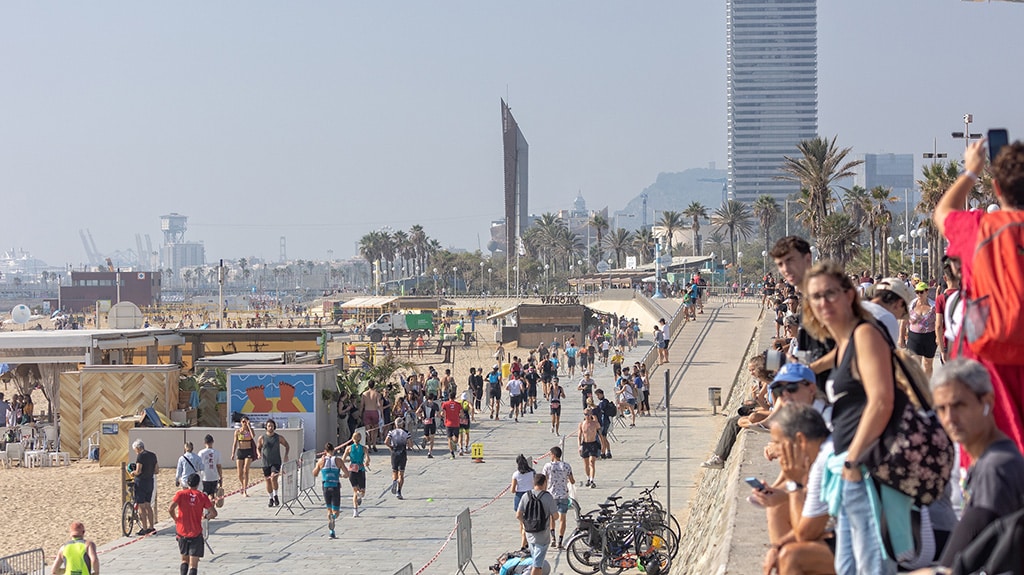 The weather and the sea in autumn are ideal conditions for triathlon