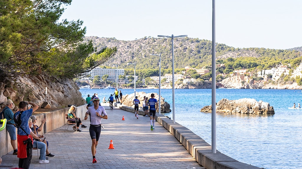 Run along the boulevards of Peguera