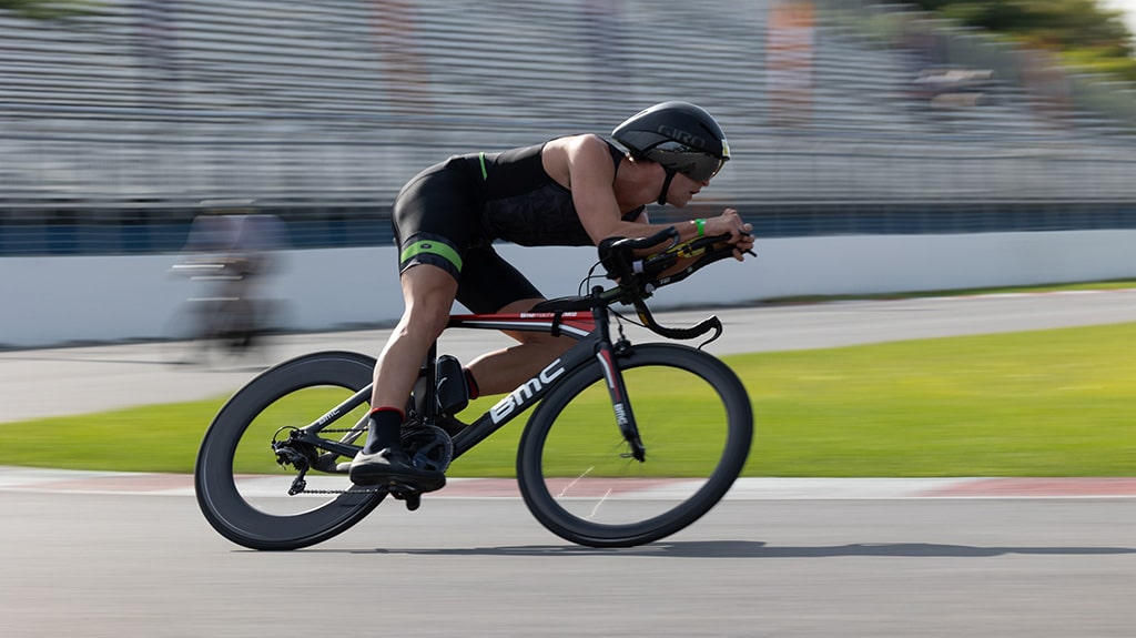 Cycle on the F1 circuit where speed is your friend!
